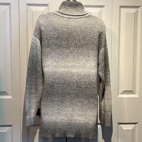 ‎Chaps Grey Two Toned Turtleneck Sweater Size M - Picture 7 of 11